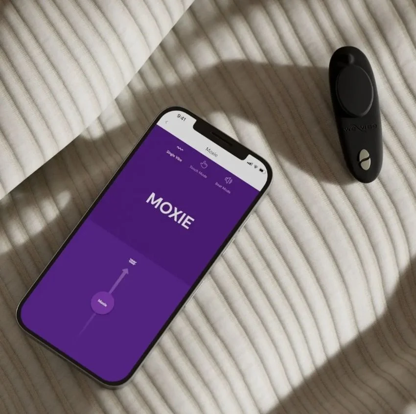 We-Vibe - Moxie+ Clitoris Panty Vibrator Remote & App - Zwart